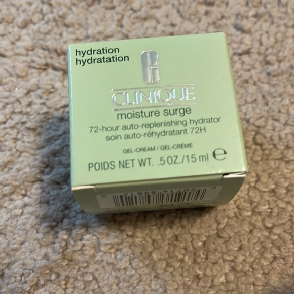 Clinique - Picture 2 of 4